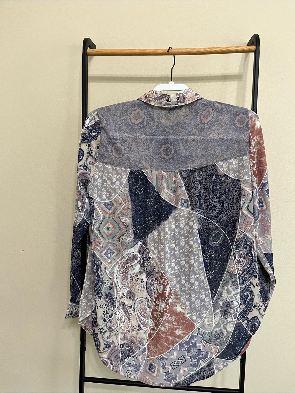 Charlie B Patchwork Print V-Neck Blouse Button Up Petite Lightweight Breezy SP - Picture 9 of 10